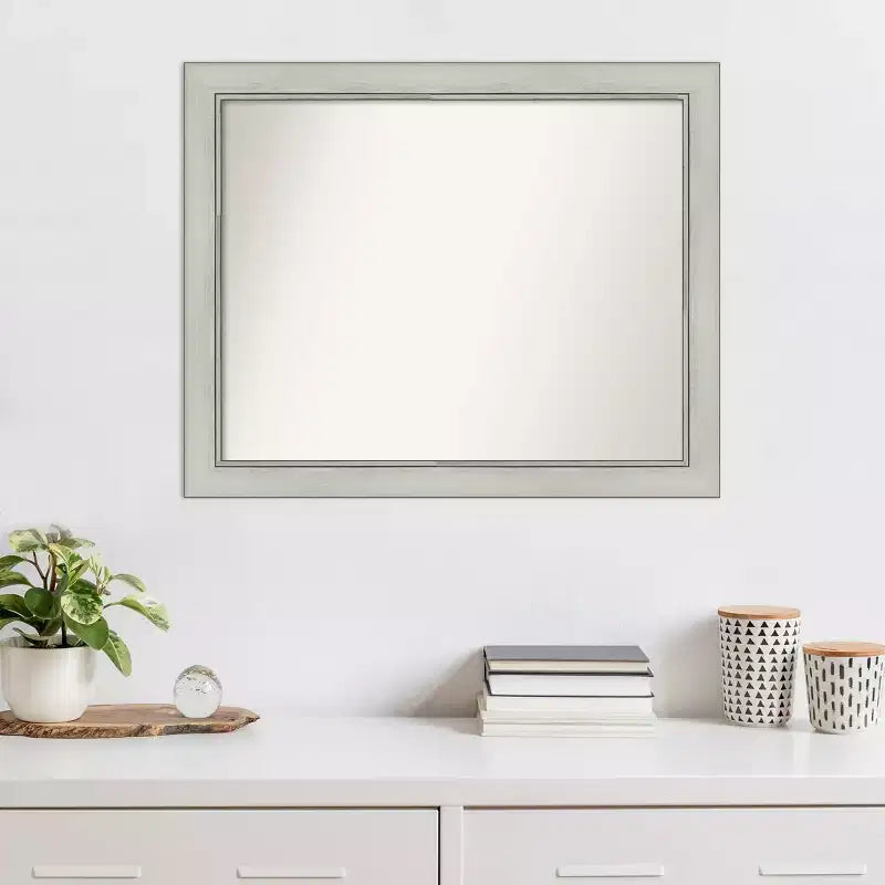 Miroir mural Flair Silver Patina 32" x 26" : Rectangulaire moderne, quincaillerie de montage incluse - Amanti Art