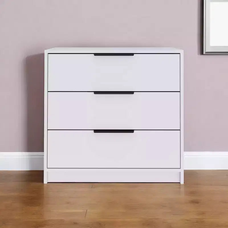Commode blanche à trois tiroirs 28
