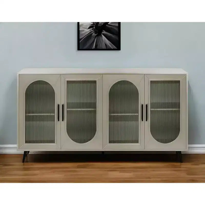 Buffet 60 po en bois doré et verre à quatre portes