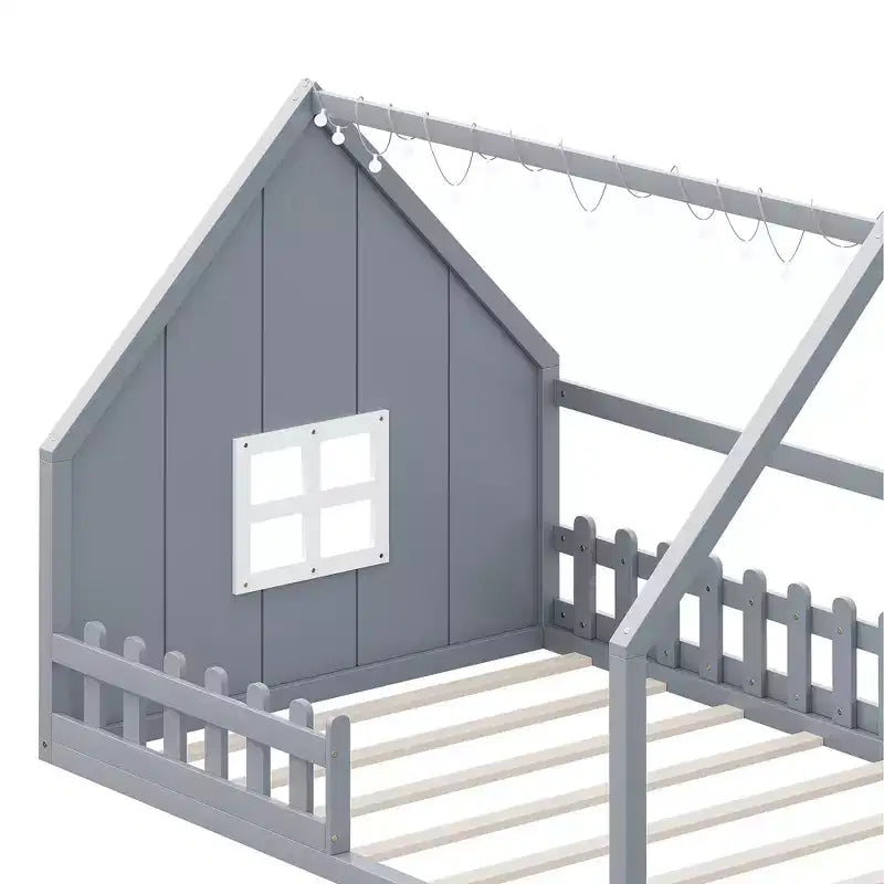 Lit cabane en bois de taille standard avec fenêtre et clôture