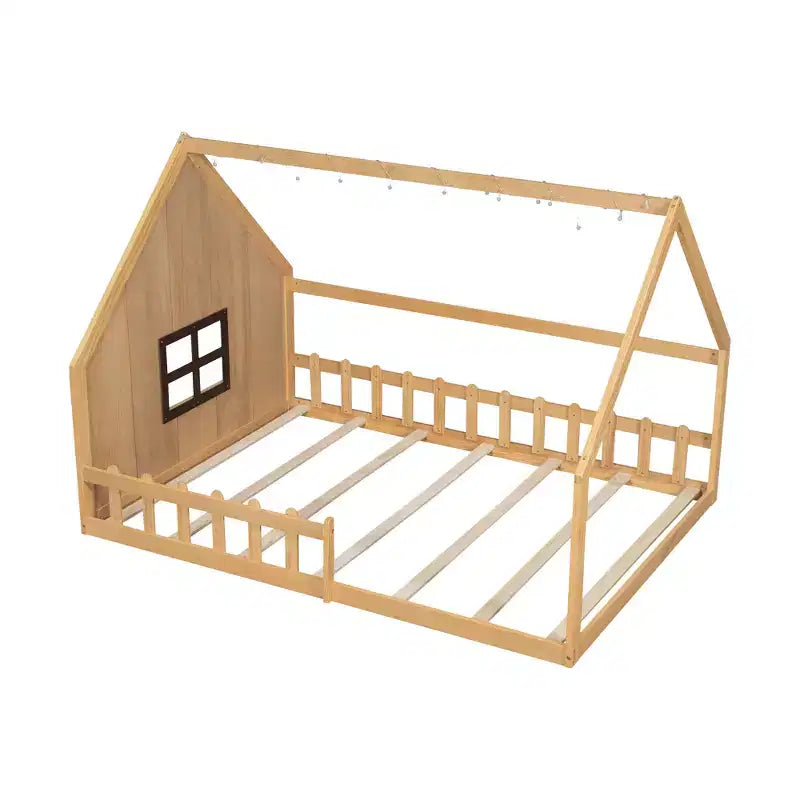 Lit cabane en bois de taille standard avec fenêtre et clôture