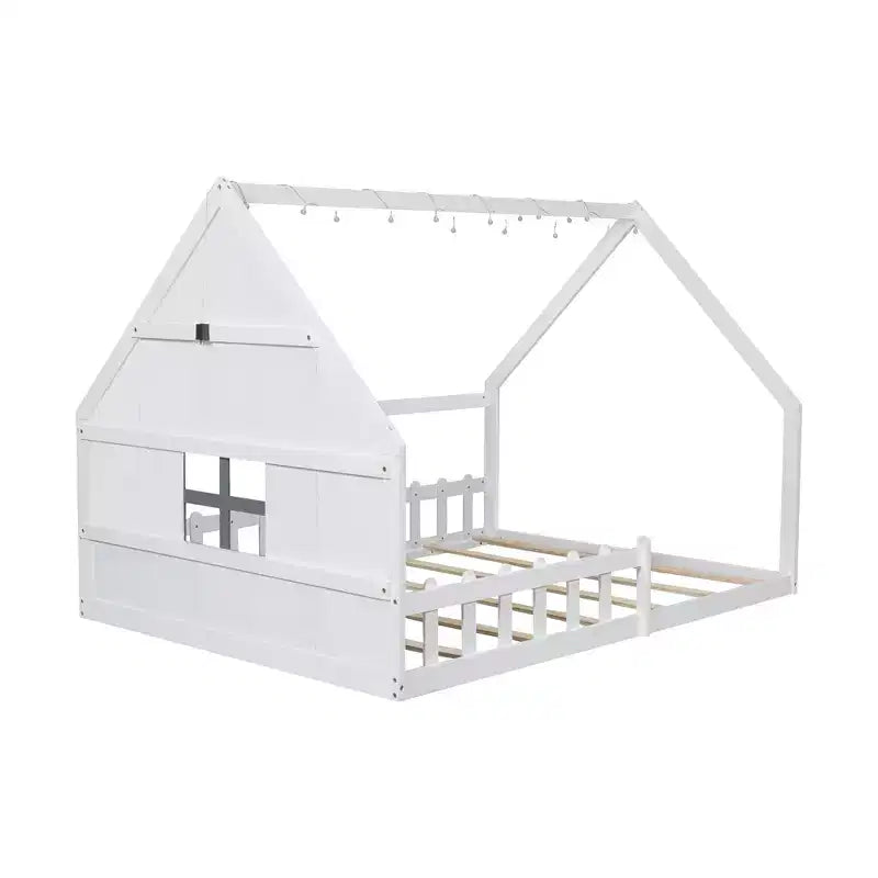 Lit cabane en bois de taille standard avec fenêtre et clôture