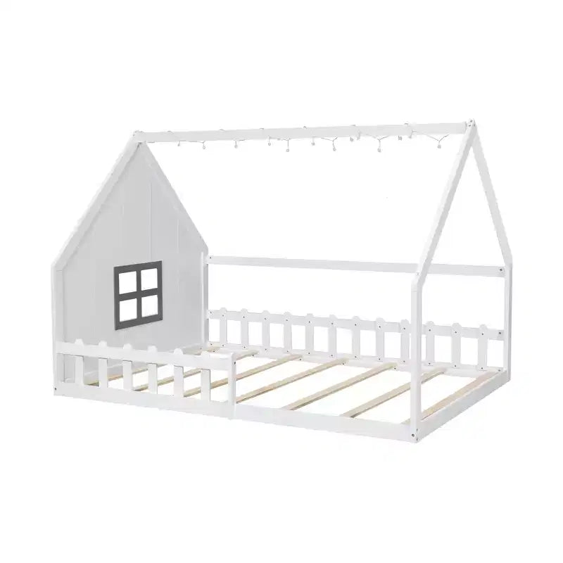 Lit cabane en bois de taille standard avec fenêtre et clôture