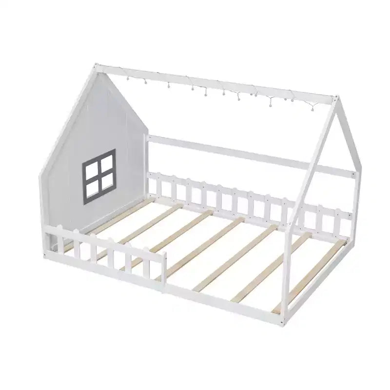 Lit cabane en bois de taille standard avec fenêtre et clôture
