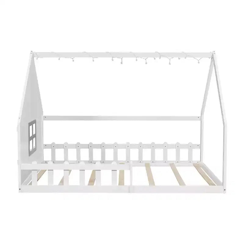 Lit cabane en bois de taille standard avec fenêtre et clôture