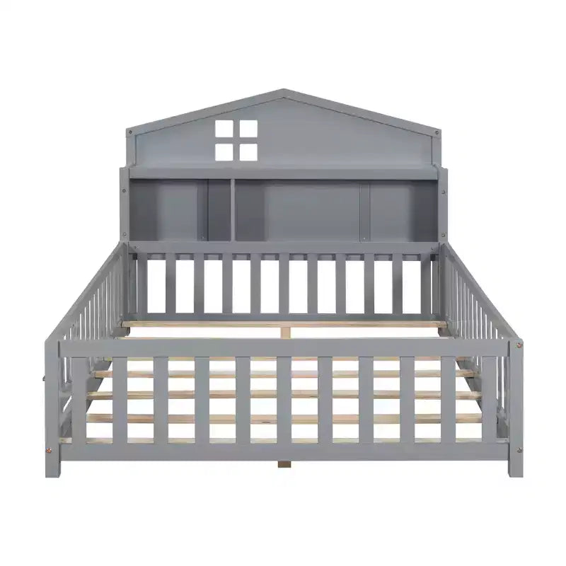 Lit Montessori complet au sol avec bibliothèque et tableau noir, plateforme de lit en bois massif avec barrières de sécurité et tête de lit de rangement pour enfants et adolescents