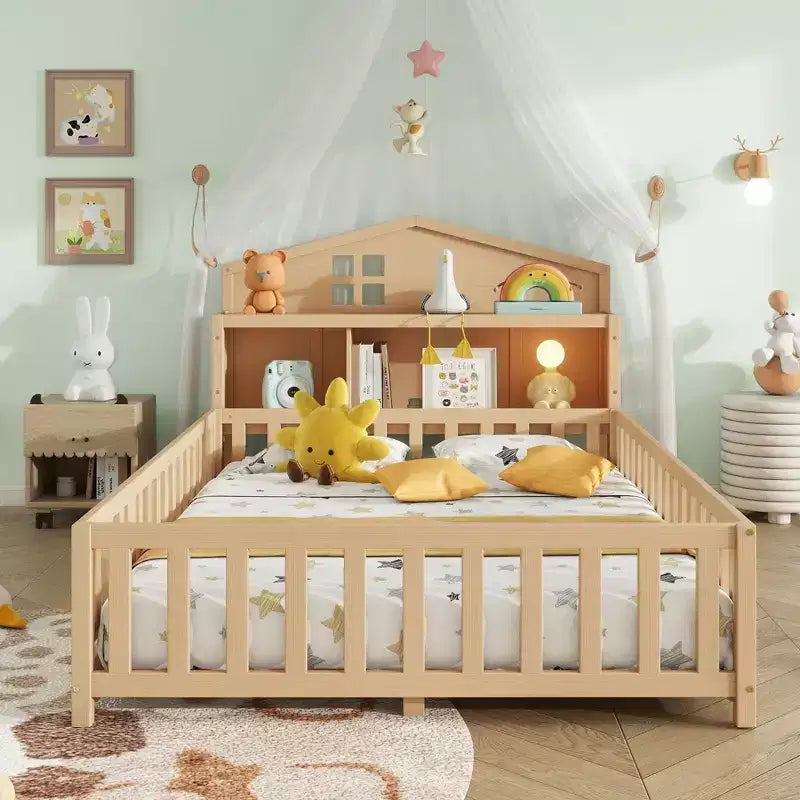 Lit Montessori complet au sol avec bibliothèque et tableau noir, plateforme de lit en bois massif avec barrières de sécurité et tête de lit de rangement pour enfants et adolescents