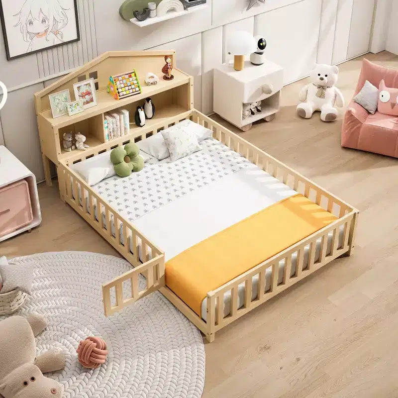 Lit Montessori complet au sol avec bibliothèque et tableau noir, plateforme de lit en bois massif avec barrières de sécurité et tête de lit de rangement pour enfants et adolescents