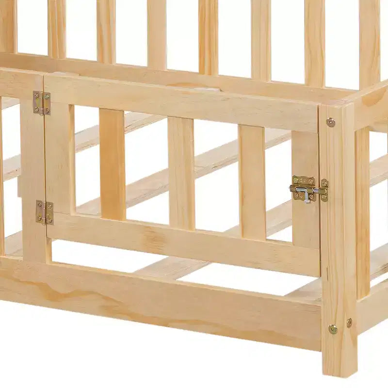 Lit Montessori complet au sol avec bibliothèque et tableau noir, plateforme de lit en bois massif avec barrières de sécurité et tête de lit de rangement pour enfants et adolescents